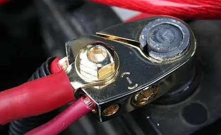 Клеммы для аккумулятора автомобиля — какие клеммы ставить на АКБ: медные или свинцовые