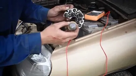 Шевроле Круз горит лампочка аккумулятора — причина и ошибки