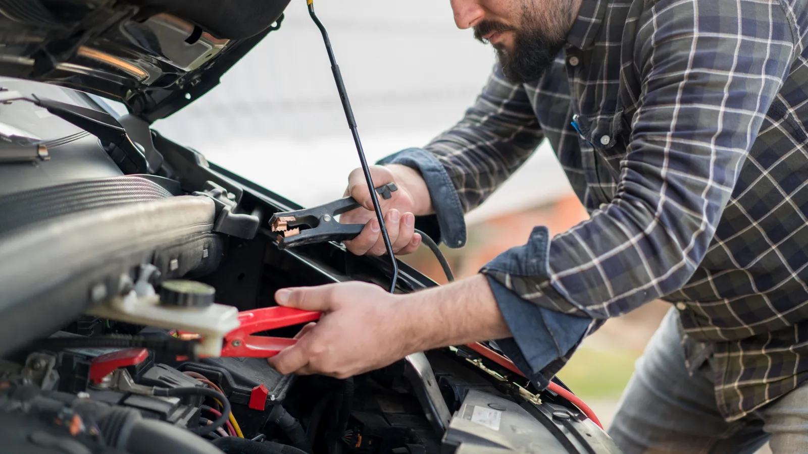 Возможна ли вторая жизнь автомобильной АКБ?