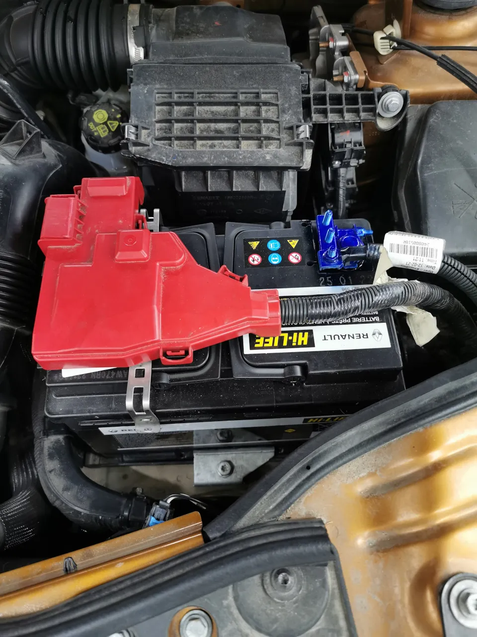 Не заряжается аккумулятор Рено Дастер — причины проблемы с АКБ на Renault Duster