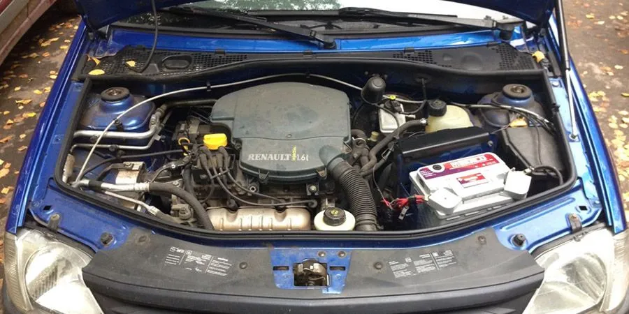 Рено Логан моргает лампочка аккумулятора — почему загорается значок АКБ в Renault Logan