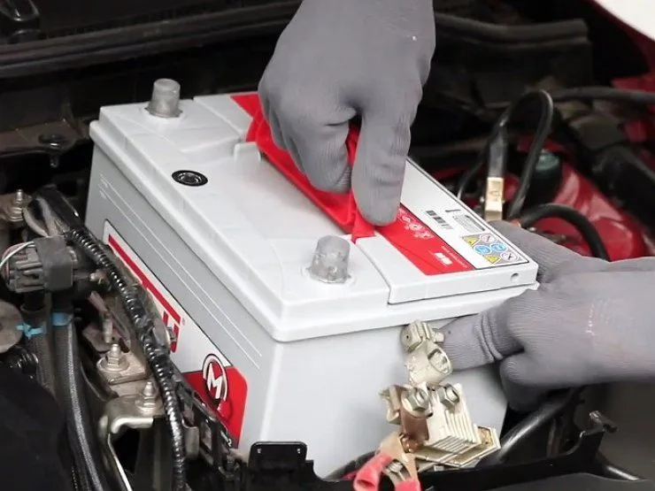 Когда менять аккумулятор в автомобиле?