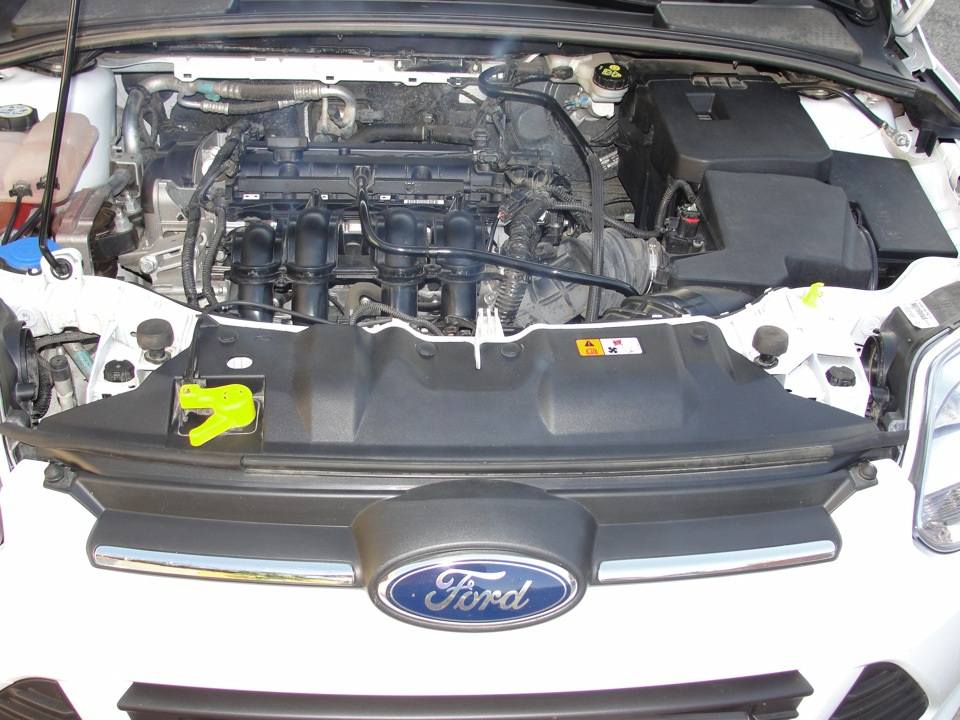 Телевизор авто под капотом. Опель корса д под капотом. Трещит под капотом. 6. Моторный отсек ix35 дизель.